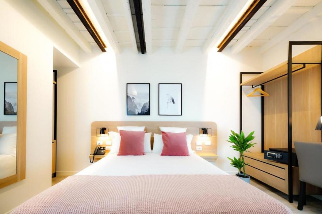 Bergamo Inn 15 9/45