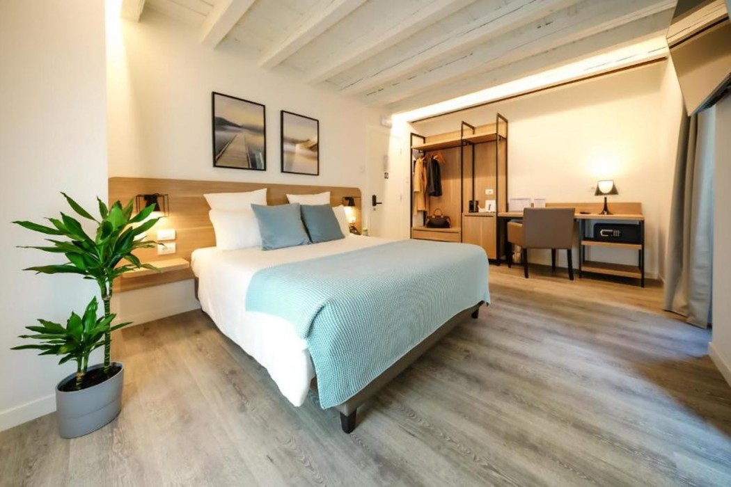 Bergamo Inn 15 10/45