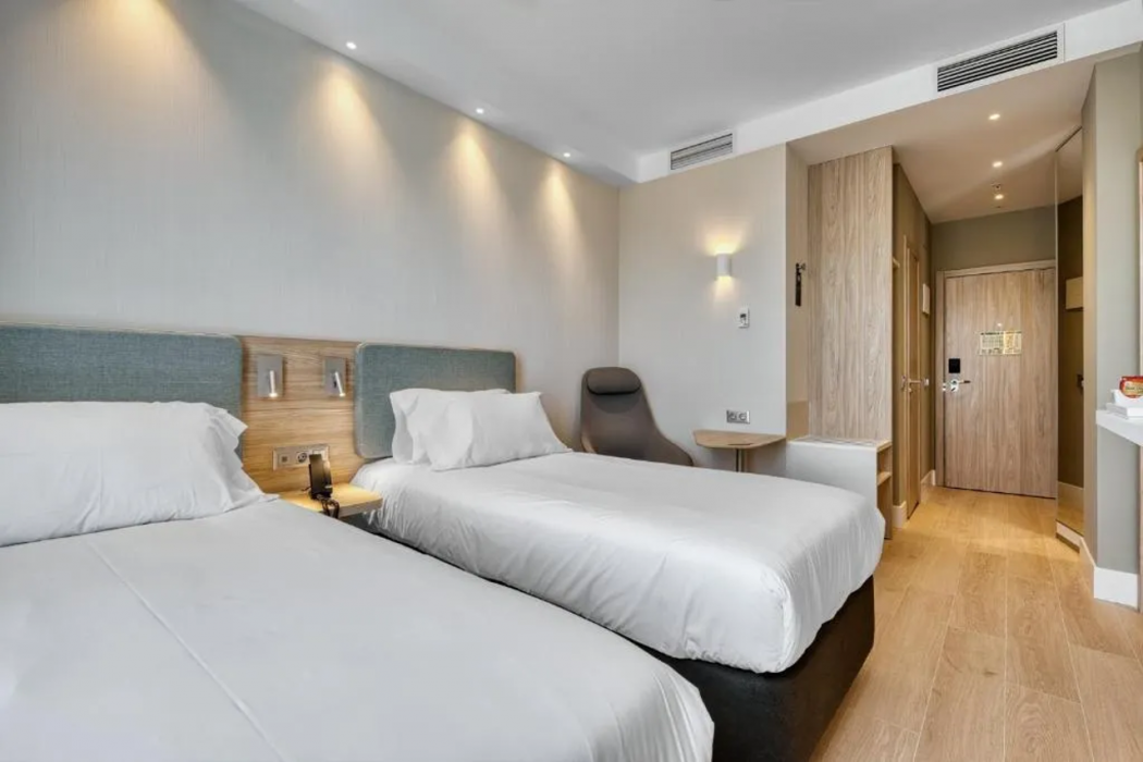 Holiday Inn Express Madrid Airport 12/40