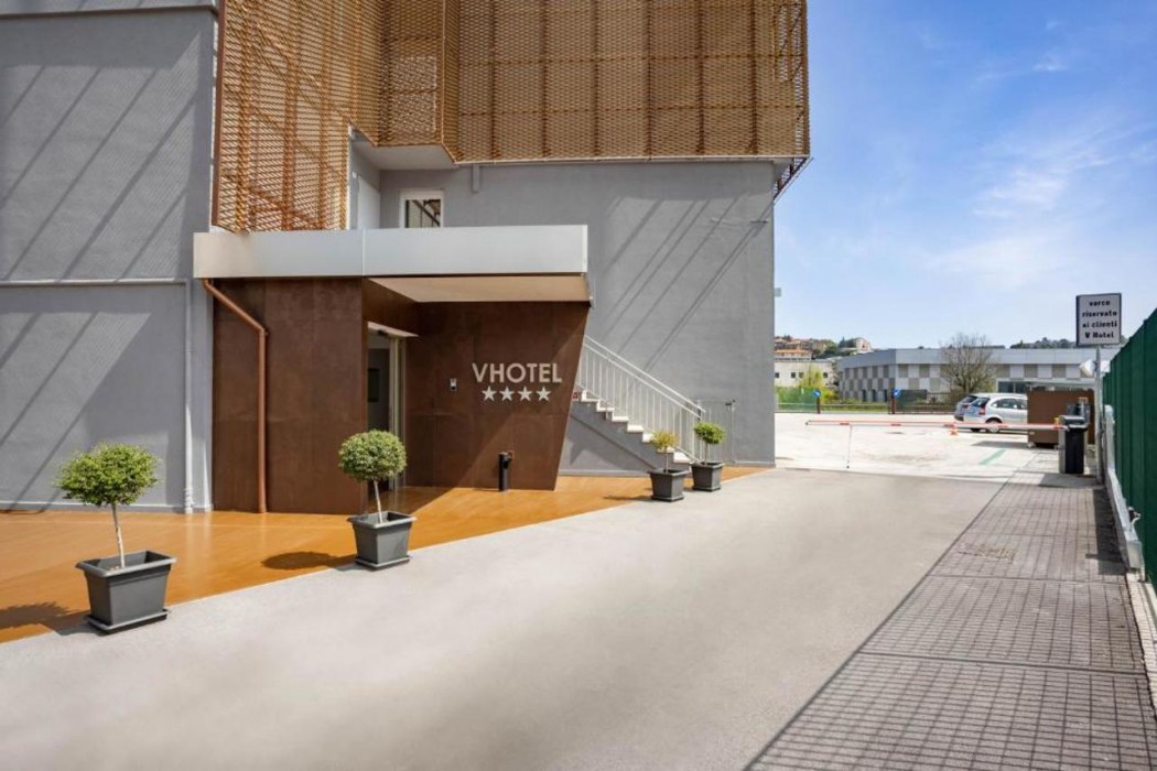V Hotel 2/54