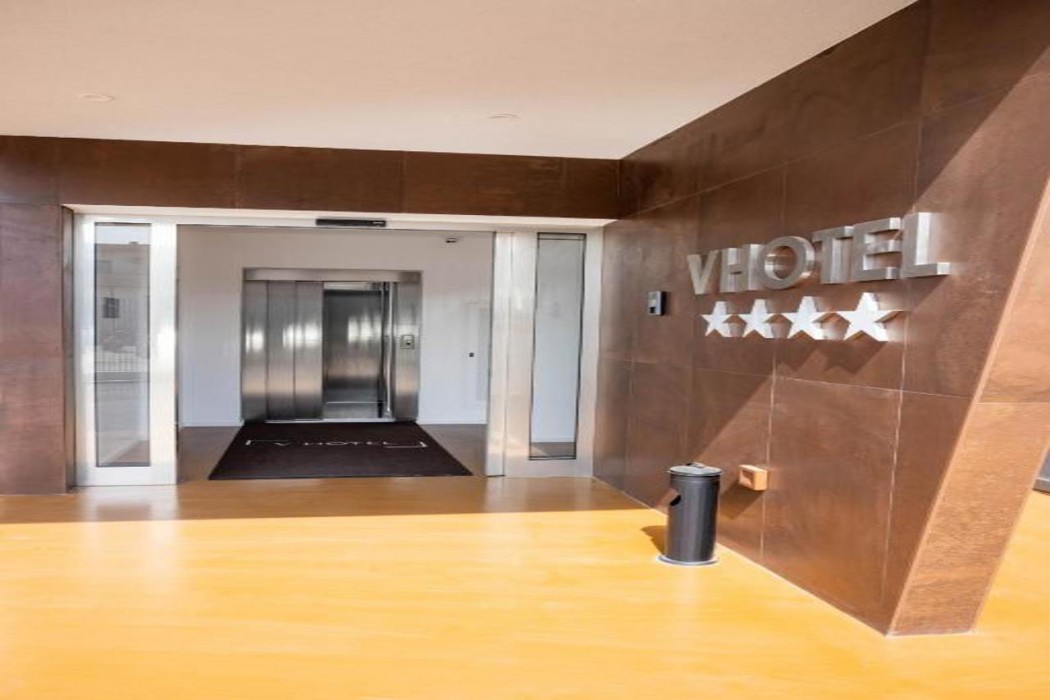 V Hotel 1/54