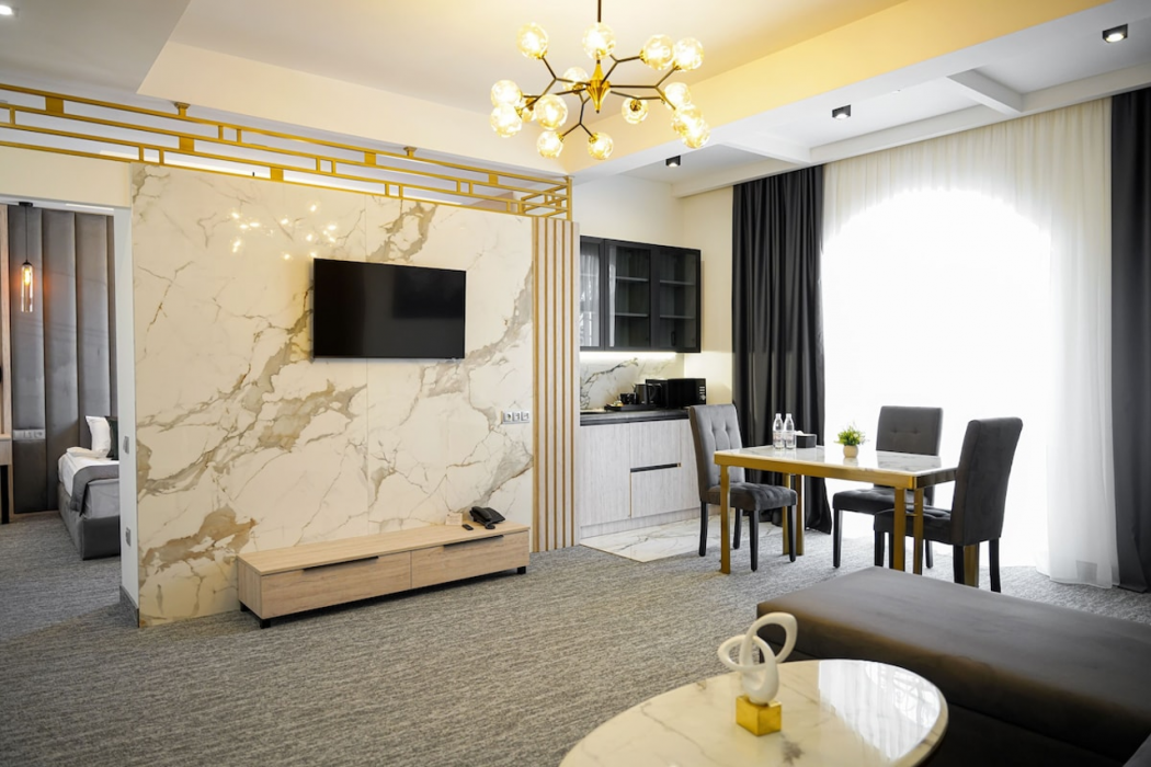 Dynasty Hotel 14/28