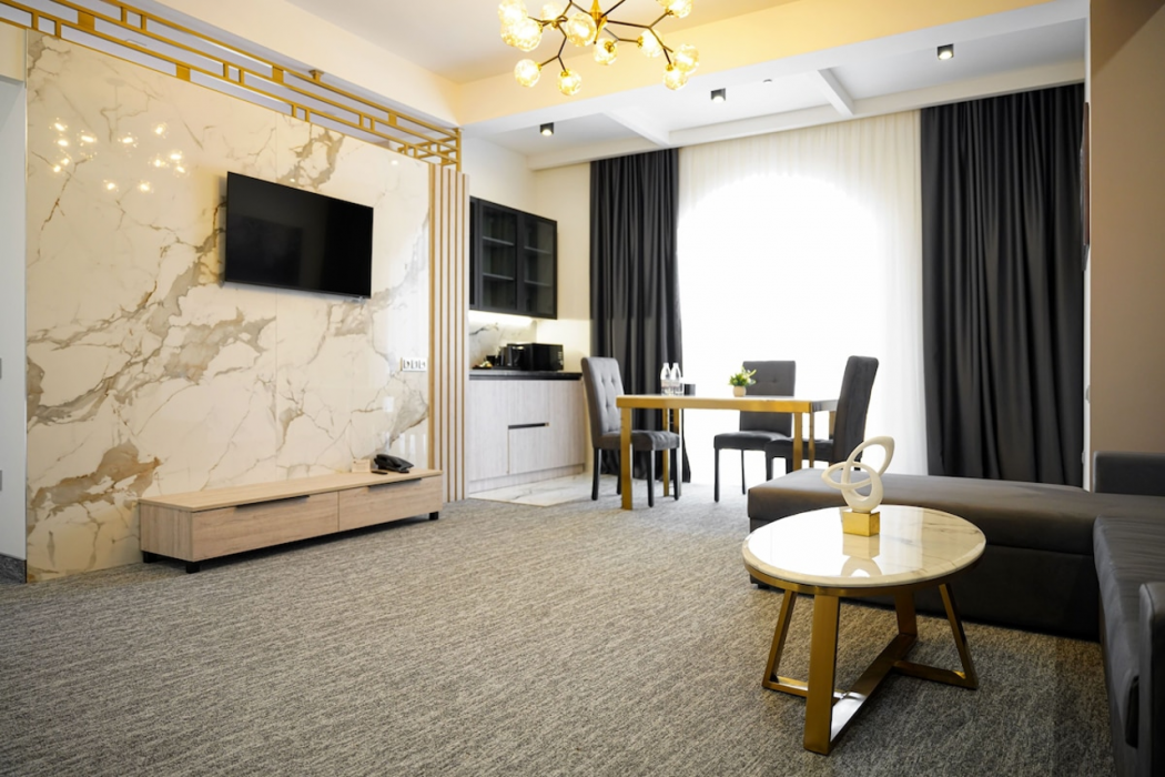 Dynasty Hotel 15/28