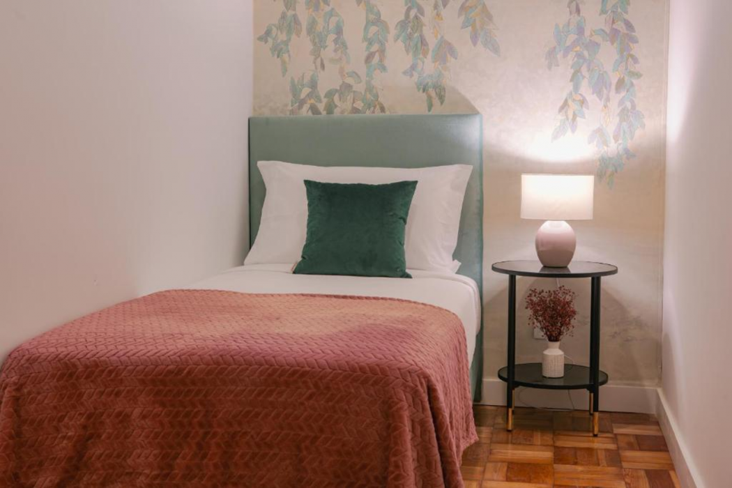 Succeed Campo Pequeno Suites 4/22