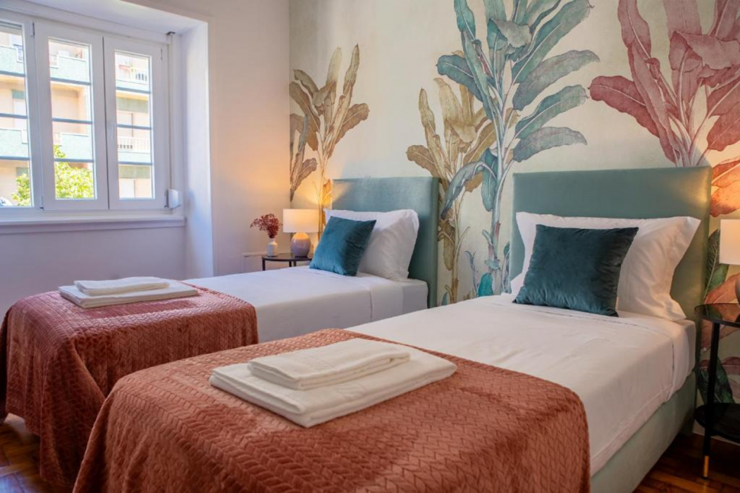 Succeed Campo Pequeno Suites 8/22