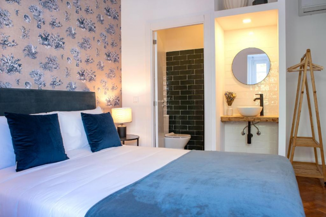Succeed Campo Pequeno Suites 7/22