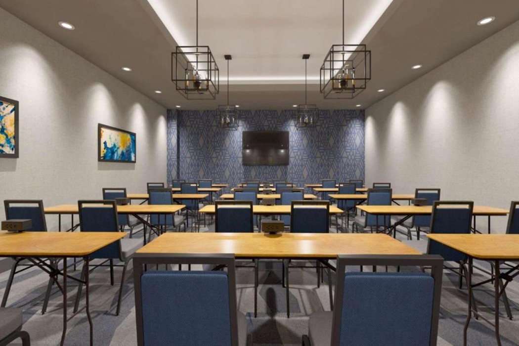 La Quinta Inn & Suites by Wyndham San Antonio at the RIM 23/43