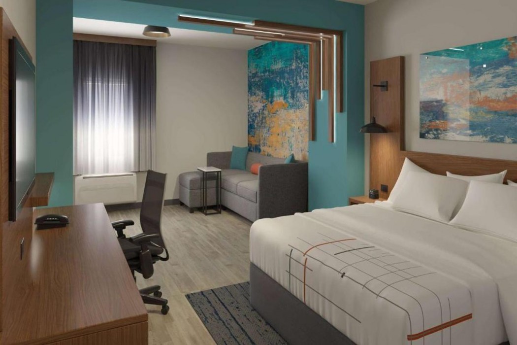 La Quinta Inn & Suites by Wyndham San Antonio at the RIM 7/43