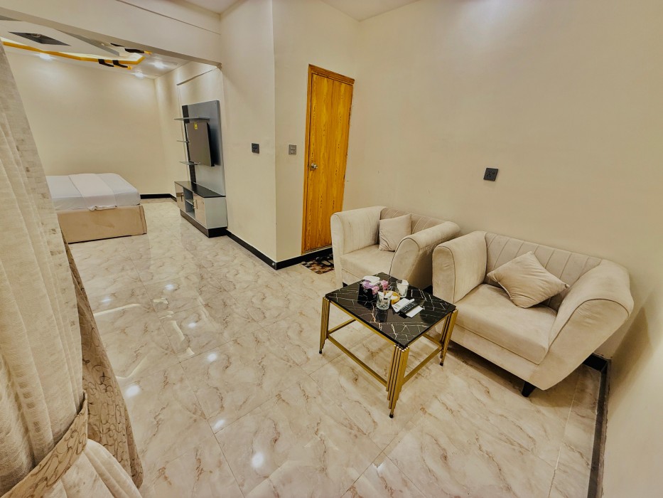 White House Karachi 19/48