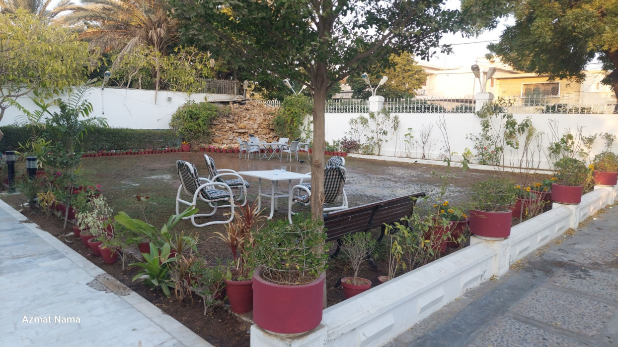 White House Karachi 39/48