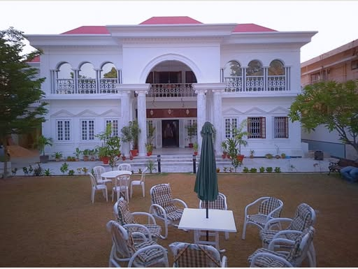 White House Karachi 35/48