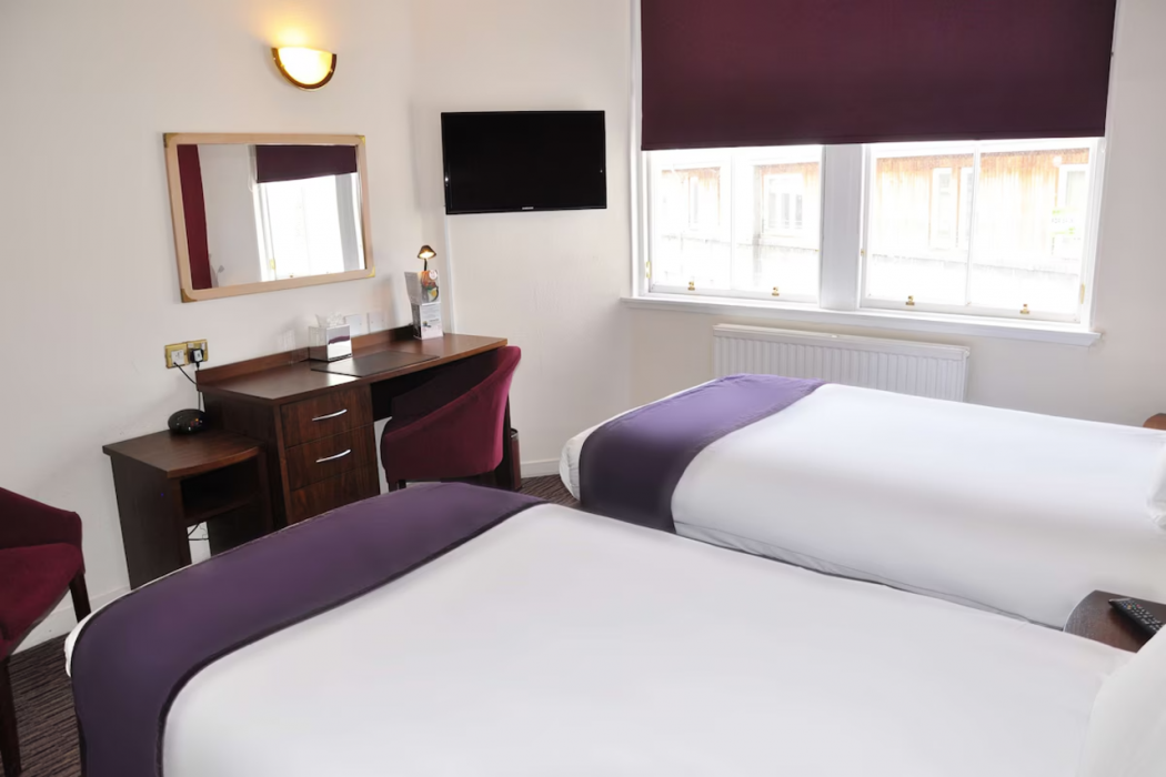 Carmelite Hotel 12/50