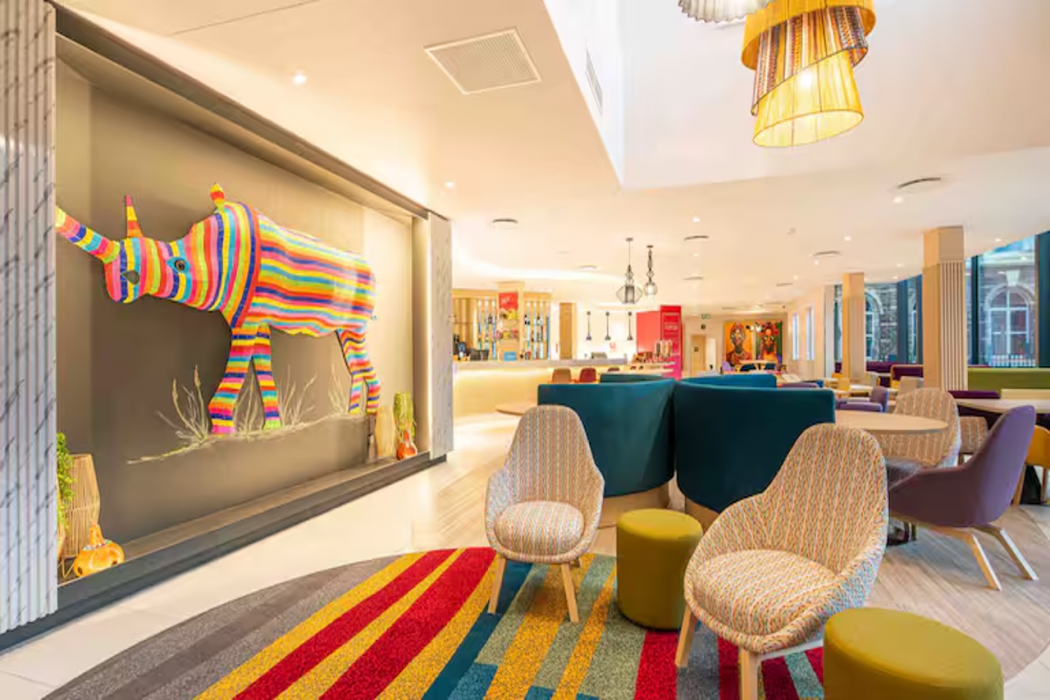 Hampton by Hilton Sandton Grayston 6/40
