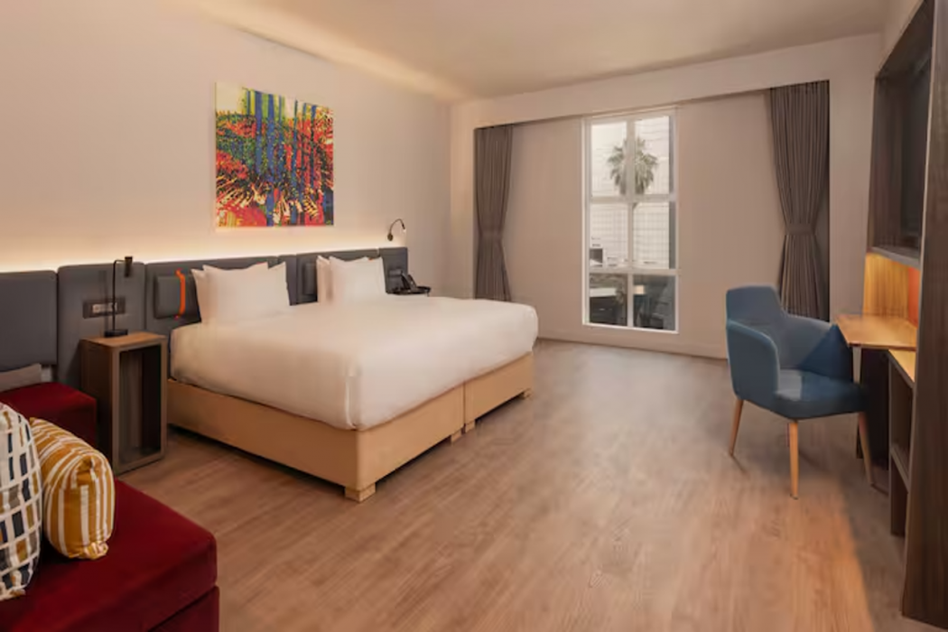 Hampton by Hilton Sandton Grayston 12/40