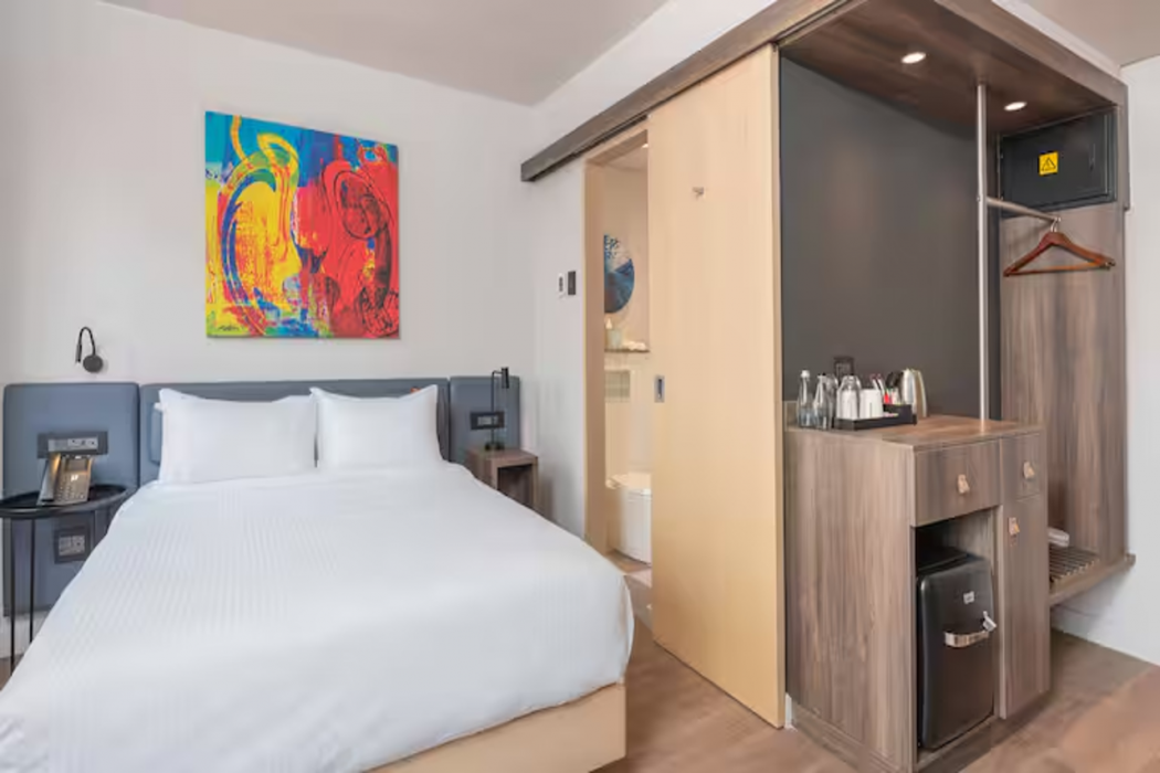 Hampton by Hilton Sandton Grayston 11/40