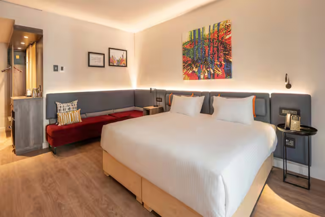 Hampton by Hilton Sandton Grayston 14/40