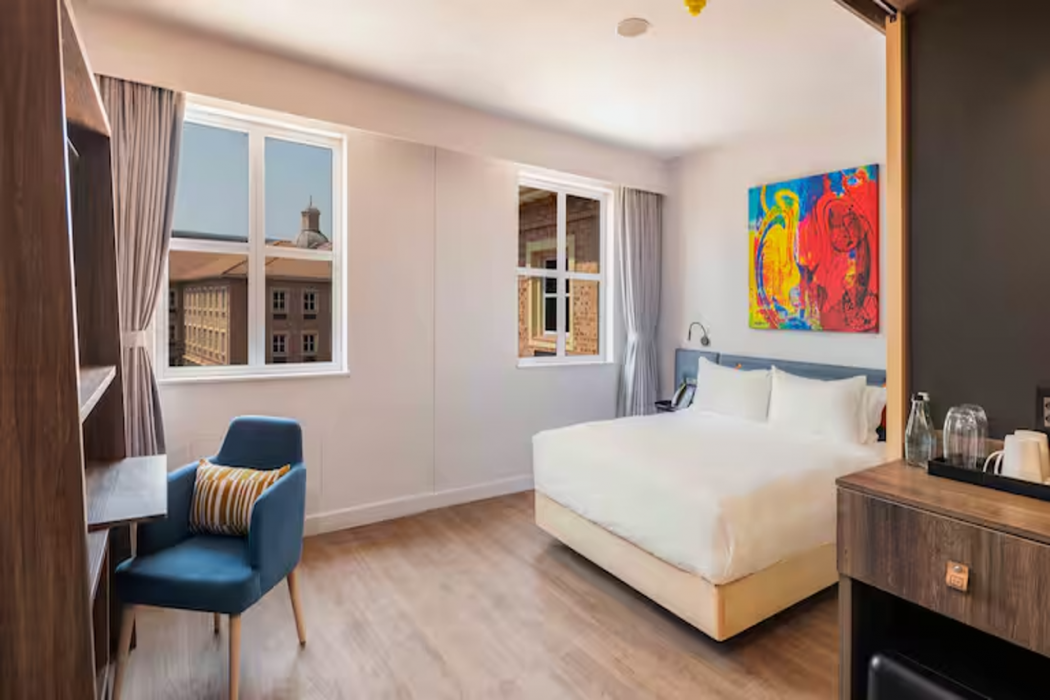 Hampton by Hilton Sandton Grayston 13/40