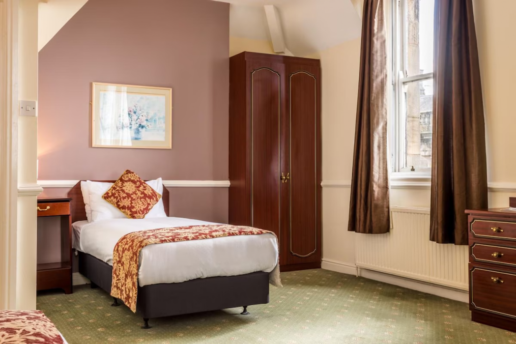 The County Hotel 16/62