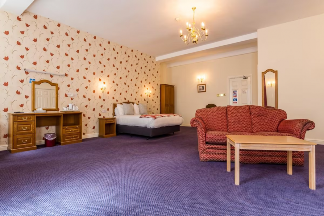 The County Hotel 30/62