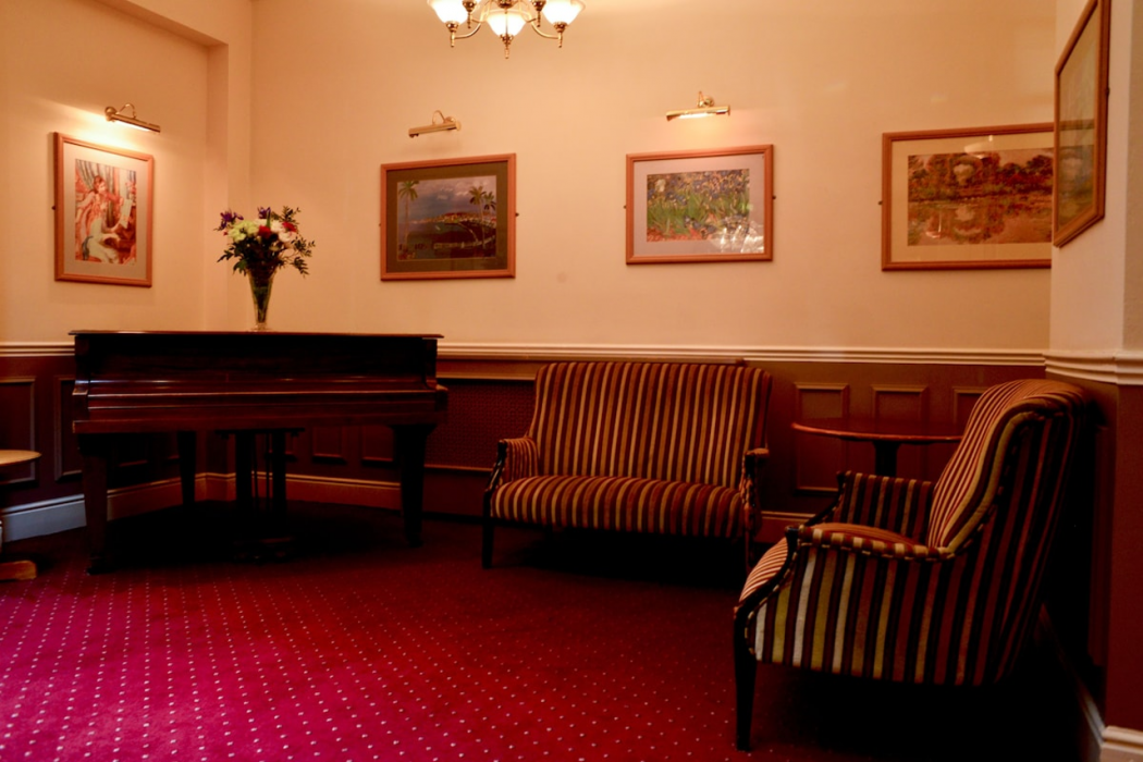 The County Hotel 29/62