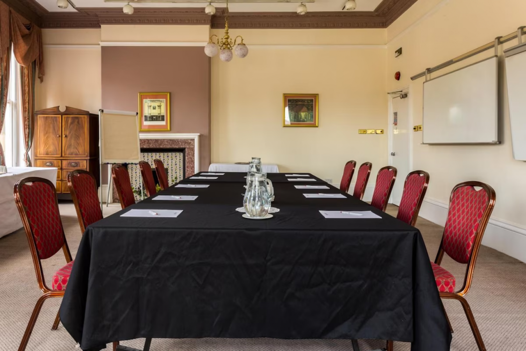 The County Hotel 27/62