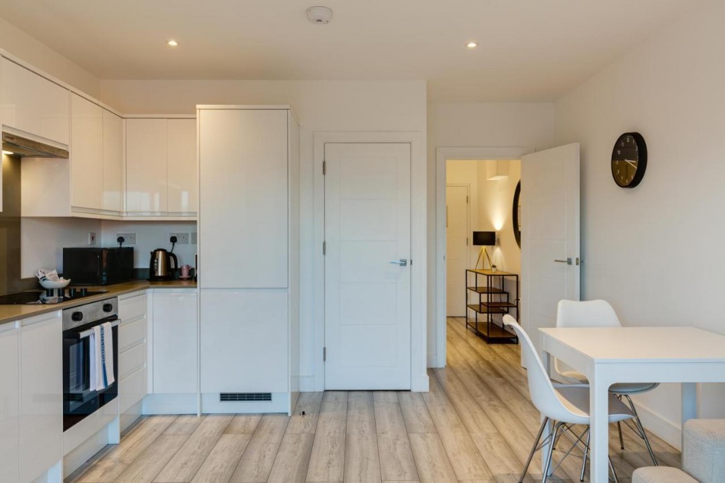 Hounslow Central Apartments 12/40
