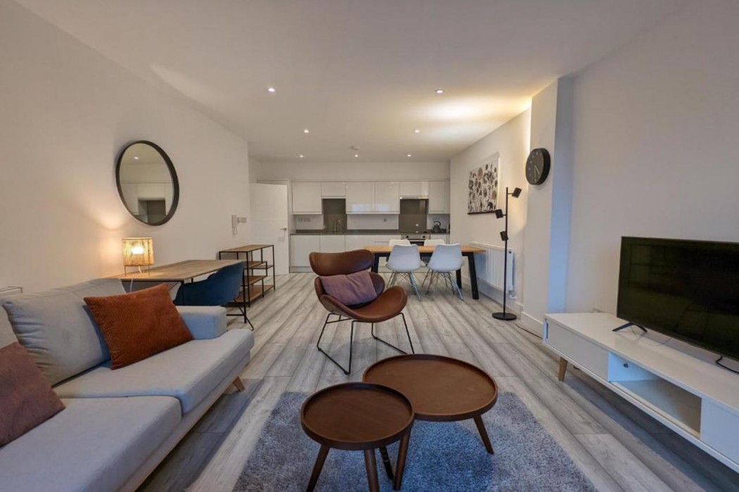 Hounslow Central Apartments 8/40