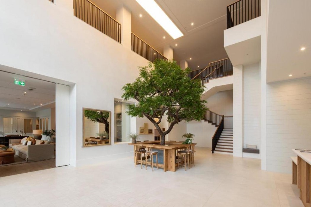Lobby at Charles Hope London Greenford, LONDON