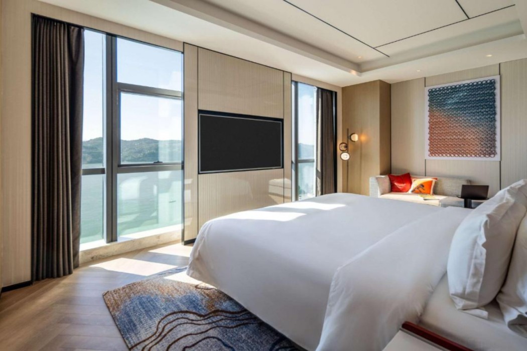Grand Mercure Yichang Waitan 18/72