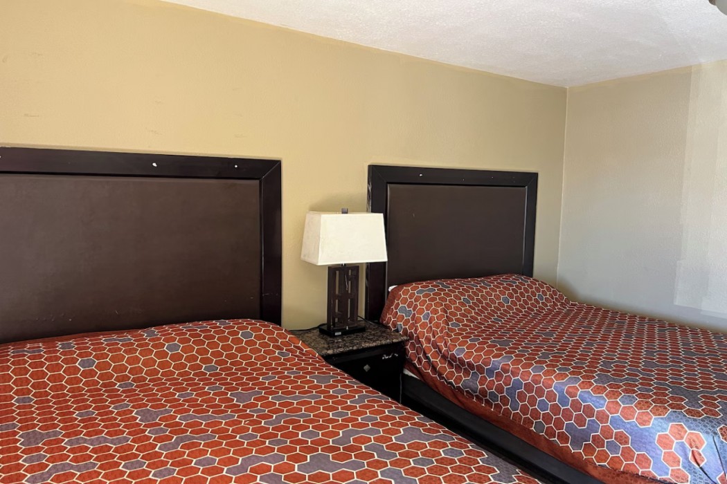 Carls Motel 11/24