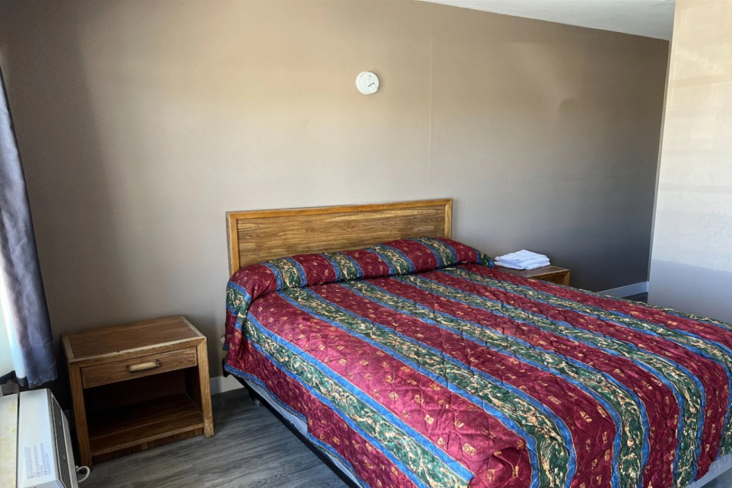 Carls Motel 15/24