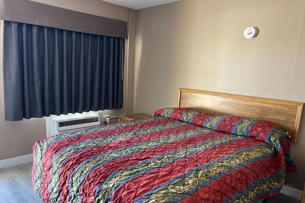 Carls Motel 16/24