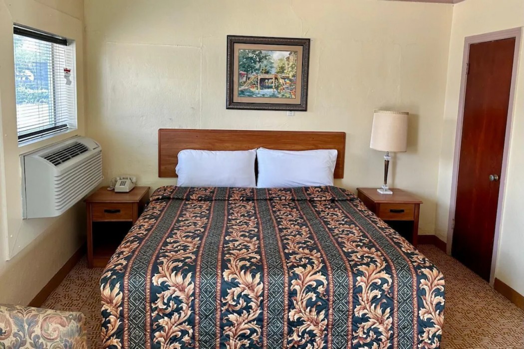Alamo Oasis Inn and Suites By OYO San Antonio 11/53