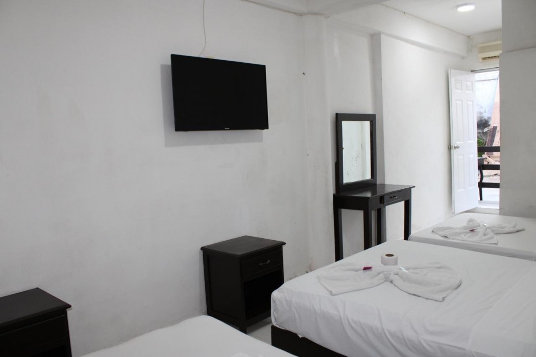 OYO HOTEL COLIBRI 32/67