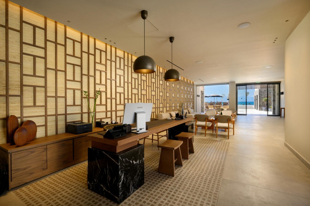 Lobby at Unda, Karniaris