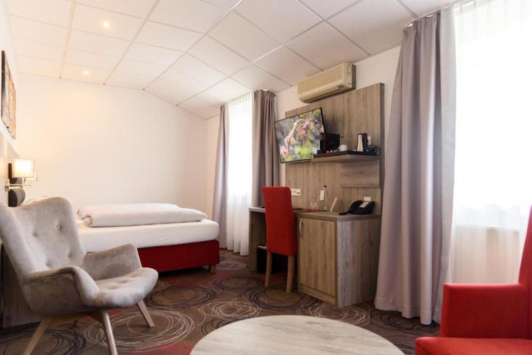 Hotel Engelhorn 8/12