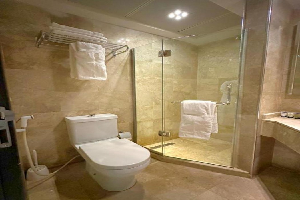 Hussein Hassan Ali Bayari Hotel 7/61