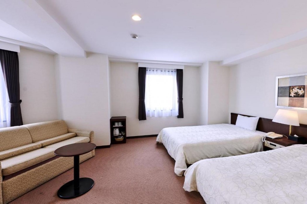 Courtland Hotel 12/33