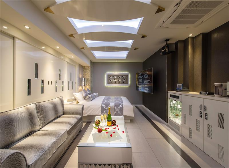 Hotel Dior 7 20/67