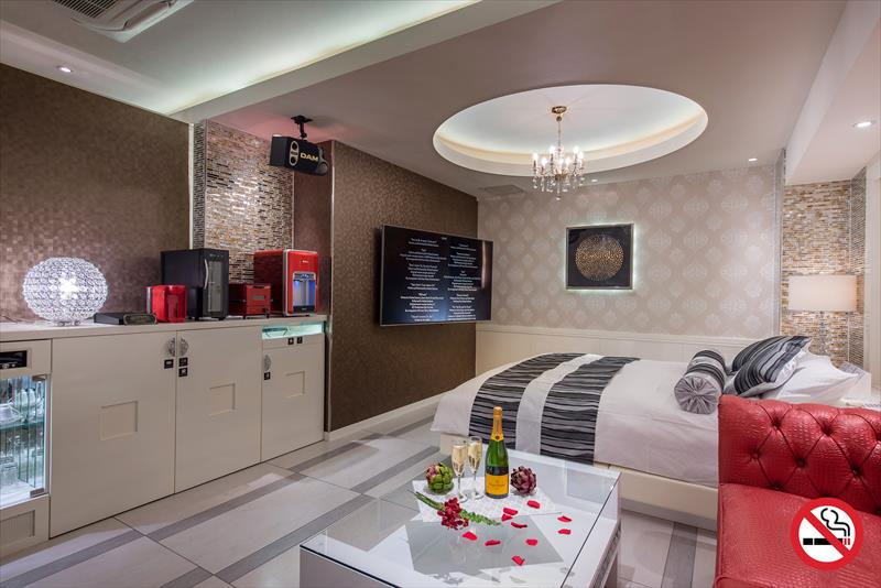 Hotel Dior 7 21/67