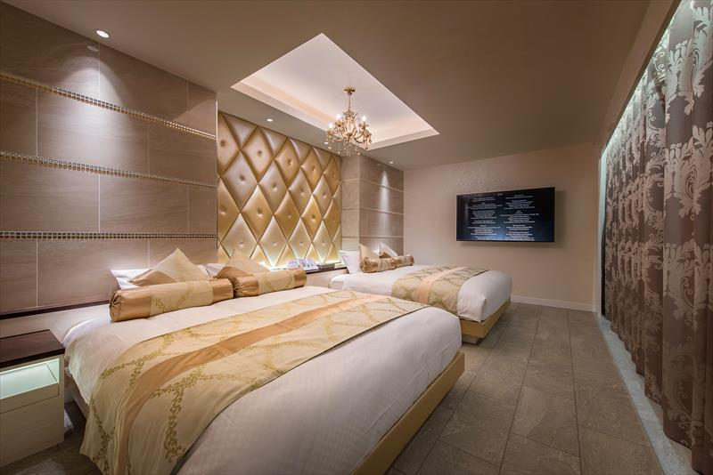 Hotel Dior 7 28/67