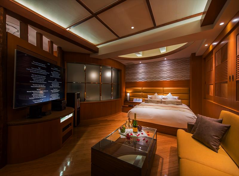 Hotel Dior 7 27/67