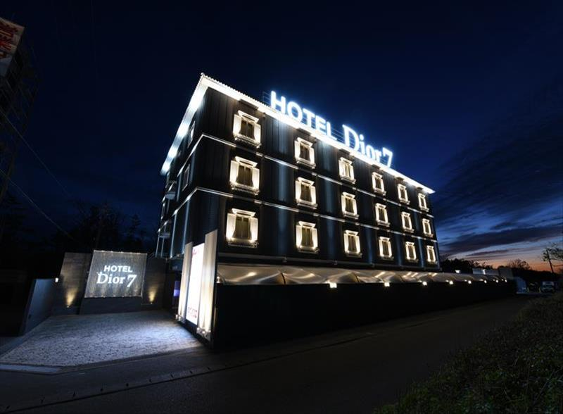 Hotel Dior 7 1/67