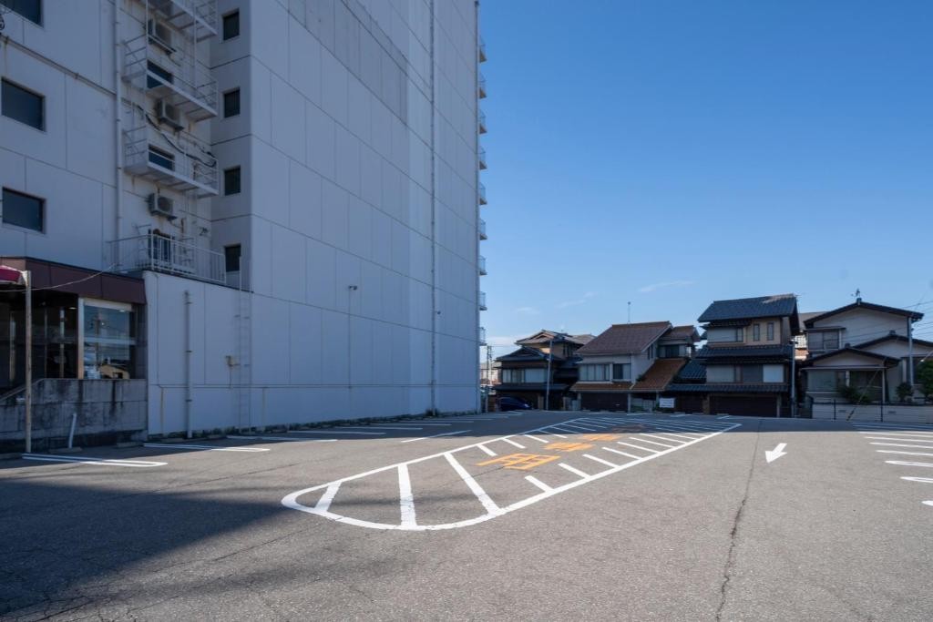 Econo Higashi Kanazawa 36/70