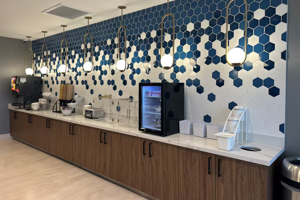 La Quinta Inn and Suites by Wyndham La Habra 23/60