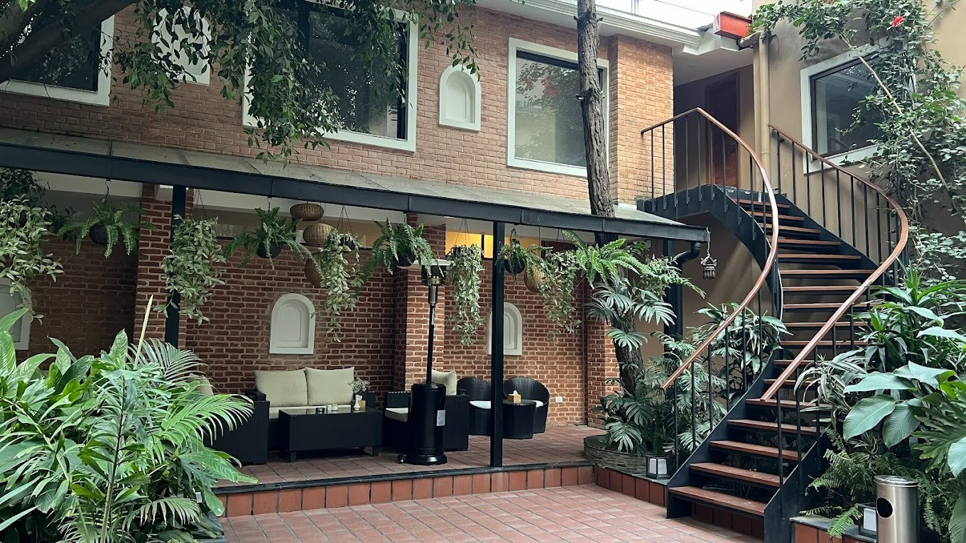 Hotel Thrive, A Tropical Courtyard 30/66