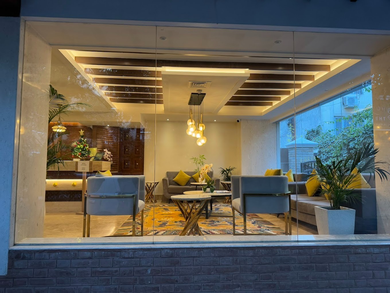 Hotel Thrive, A Tropical Courtyard 8/66