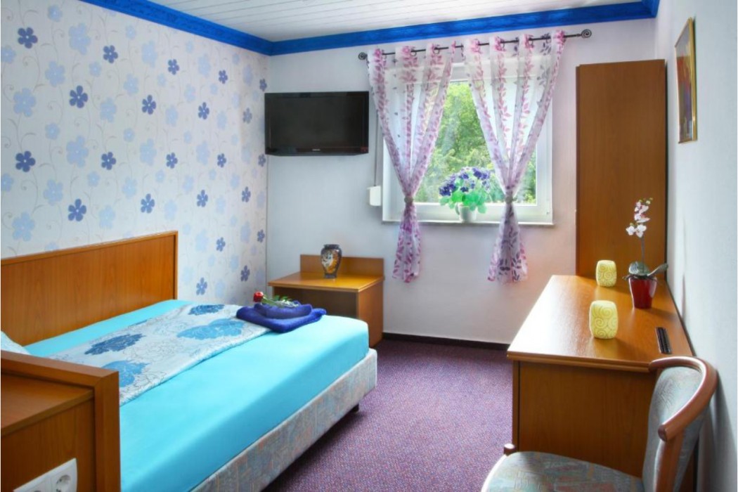 Hotel im Rheintal 13/57