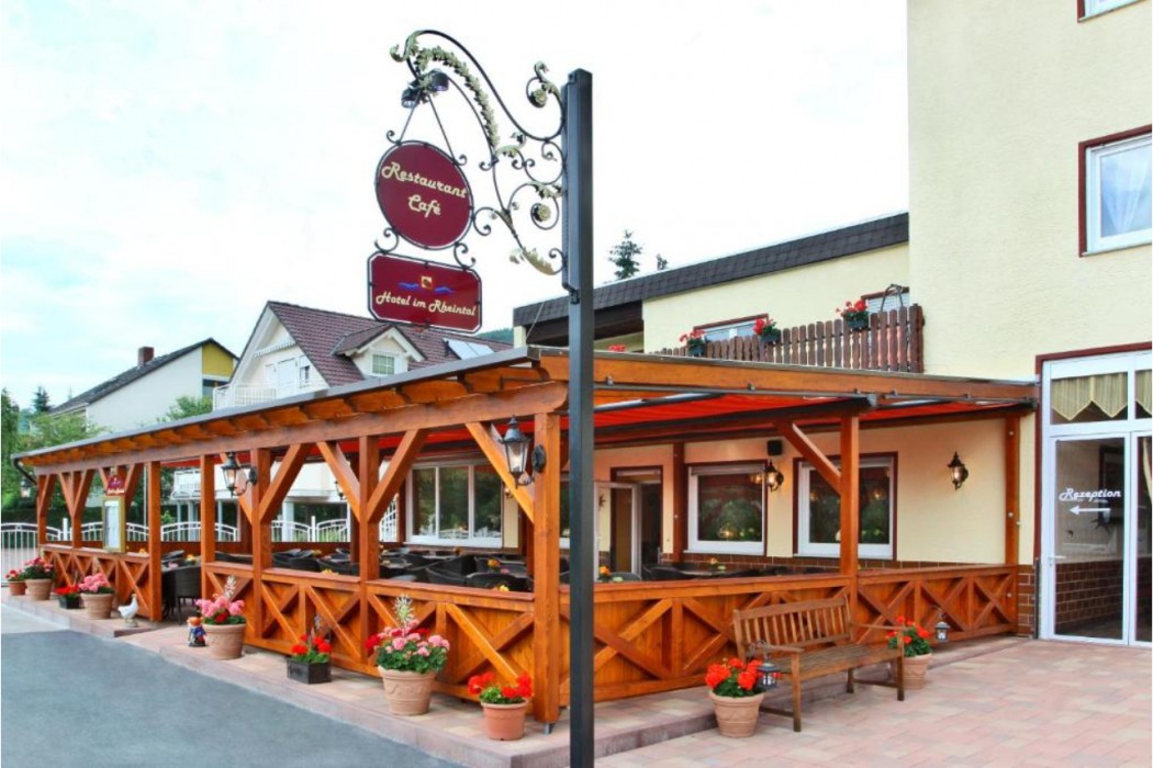 Hotel im Rheintal 30/57