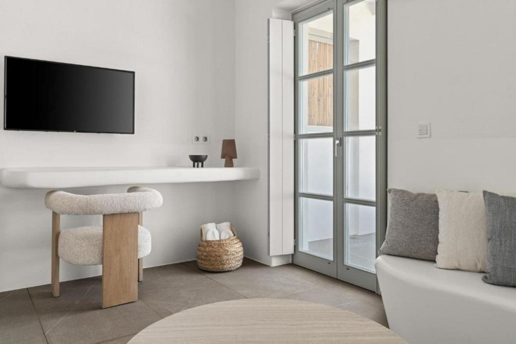 Mr & Mrs White Paros Suites & More 6/36